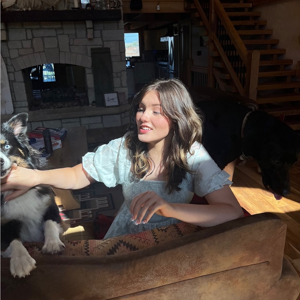 Meet your Posher, Claire